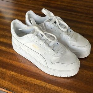 Women’s white Puma sneakers Carina sz 6.5